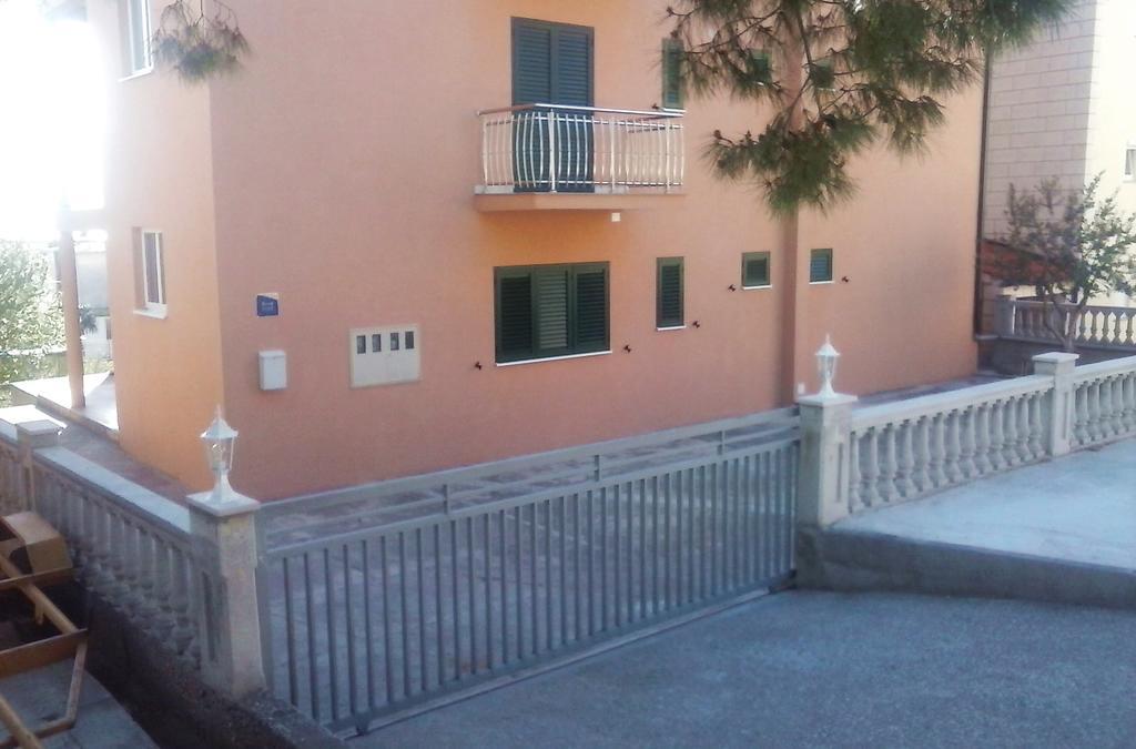 Apartments Roncevic #Joko# Gradac  Exterior photo